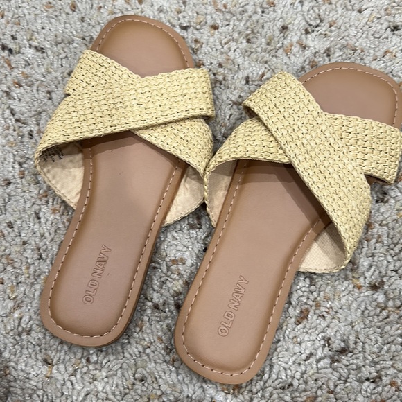NWT! Old Navy Sandals size US 7 - Picture 3 of 3